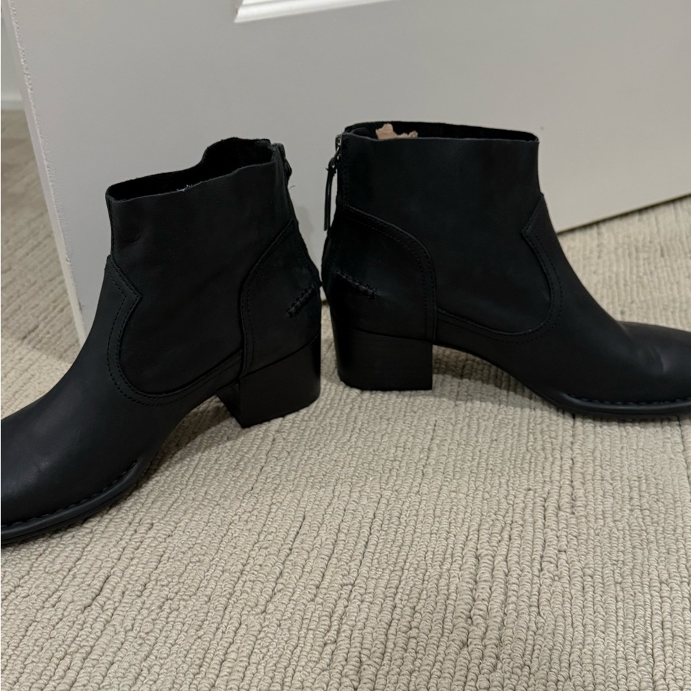 🏷️UGG Women’s Leather Ankle Boot - Picture 10 of 12